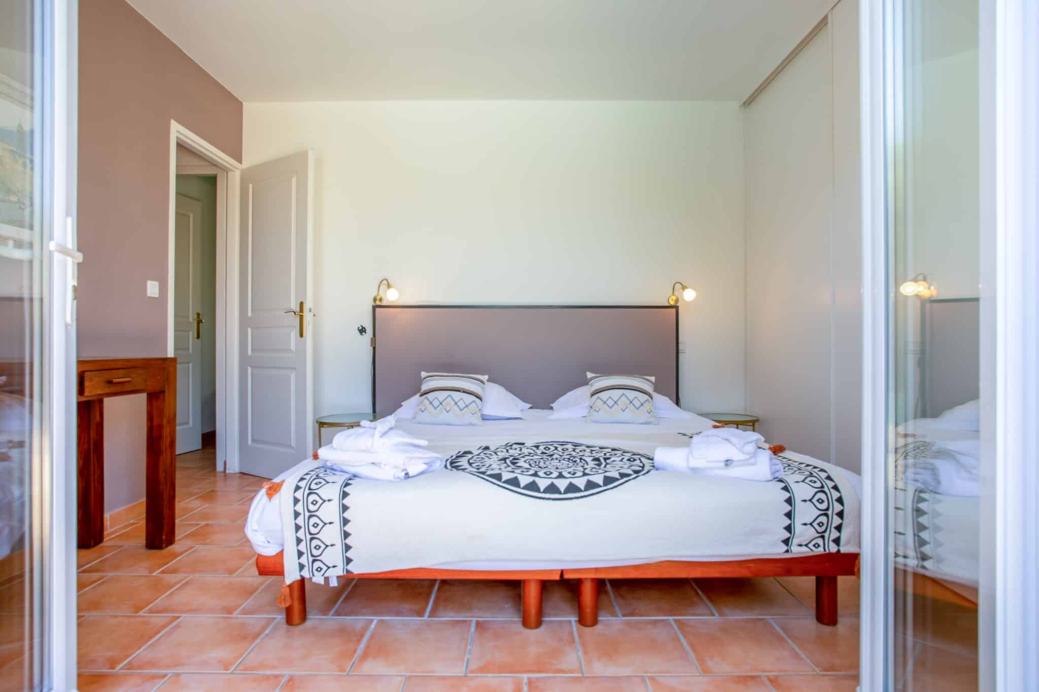 CHAMBRE 1 CHAMBRE 1